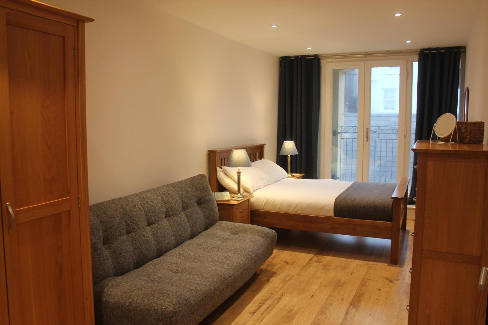 Stylish Flat In Central Tenby & Free Parking Екстер'єр фото